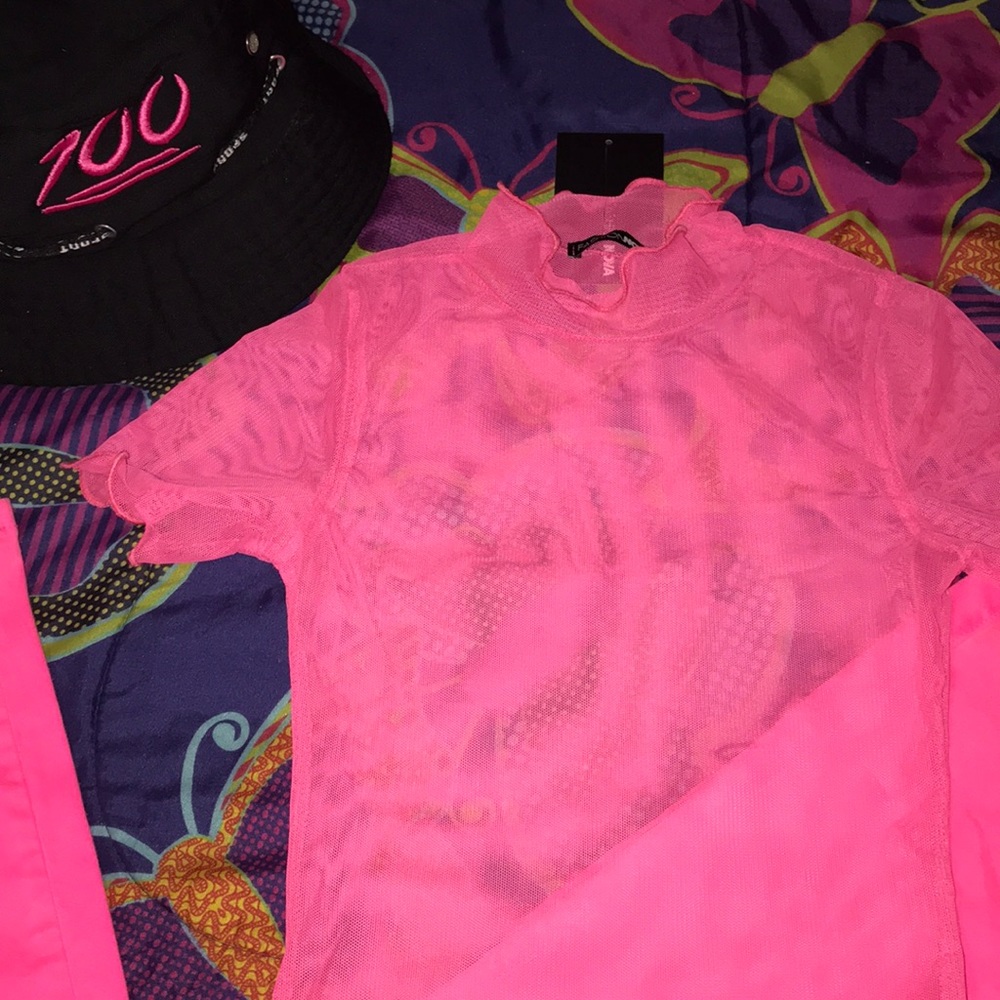 Pink Outfit - Picture 3 of 4